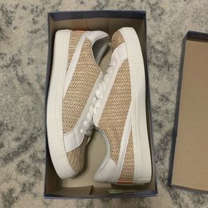 Universal thread sneakers